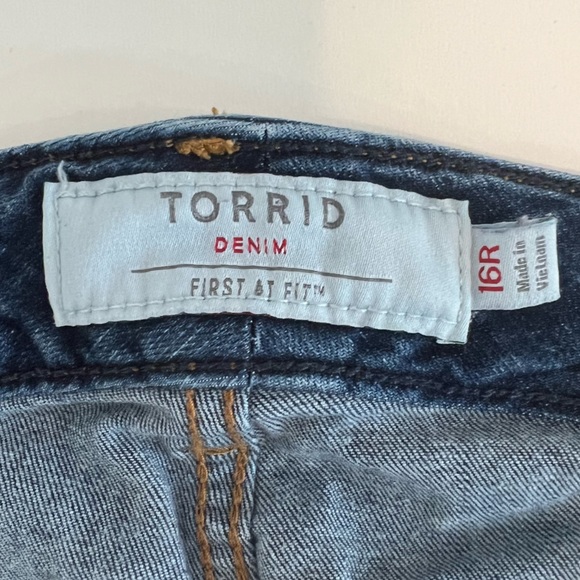 Torrid Straight Leg Medium Wash Jeans Size 16R - Picture 4 of 6